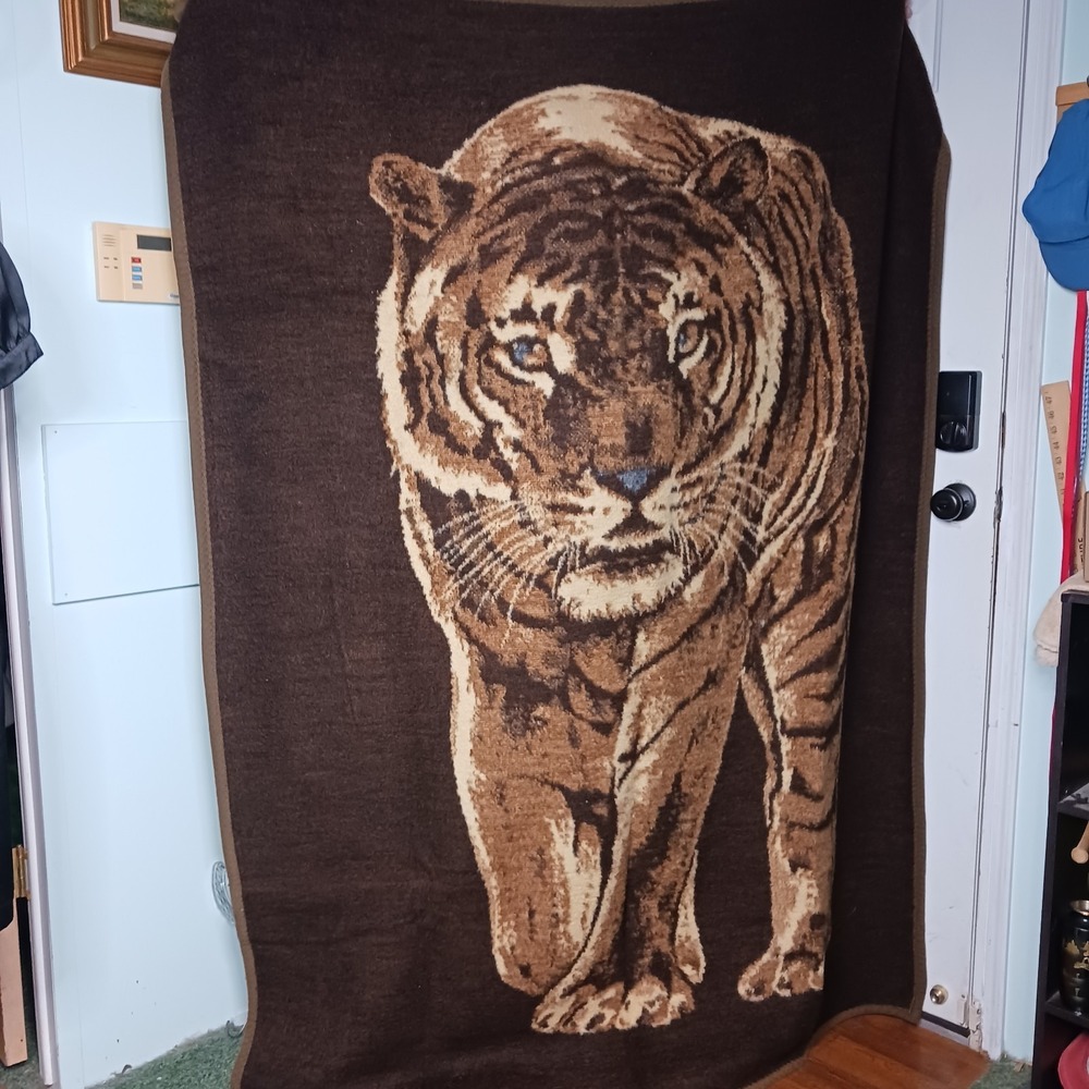 Vintage TAC Reversible Tiger Acrylic Blanket Throw H 76" X W 54" Brown Tan USA